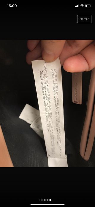 Bolso de piel con cadenas