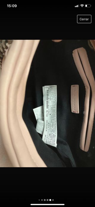 Bolso de piel con cadenas