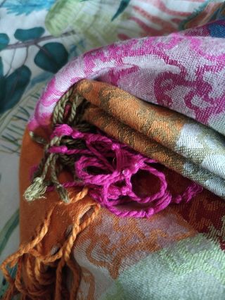 Pañuelo foulard Tous, seda y lana.