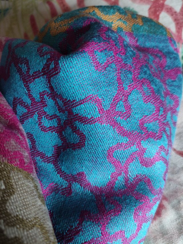 Pañuelo foulard Tous, seda y lana.