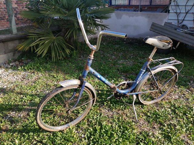 Bicicleta antigua plegable 