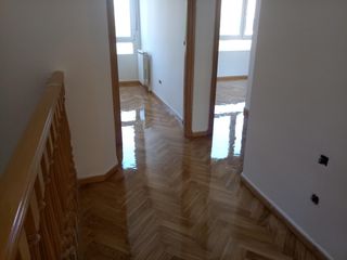 Lijado y barnizado Parquet.