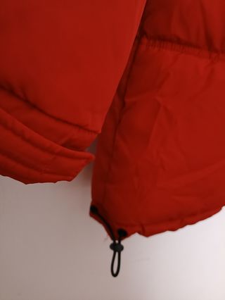 Chaqueta acolchada HM roja.