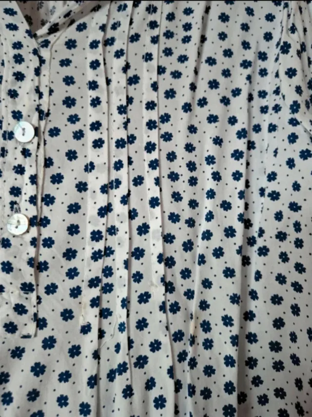 Camisa muj blanca con Florecitas Azul talla Única