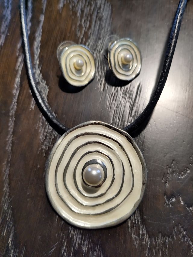 Colgante y Pendientes a Juego