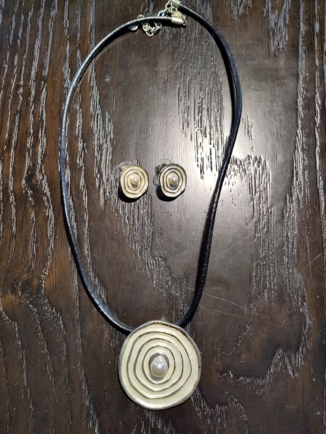 Colgante y Pendientes a Juego