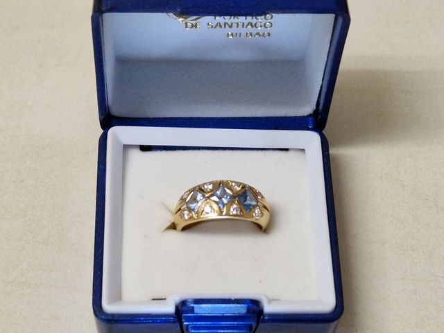 ANILLO DE ORO 18 k CON TOPACIOS AZULES