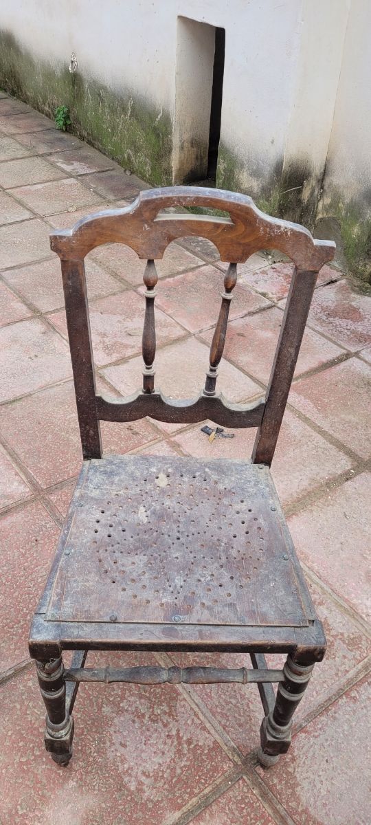 silla antigua echa a mano