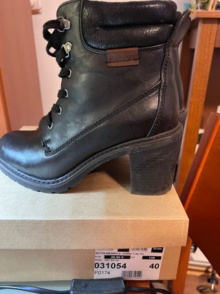 Botín negro cordonera tacón alto