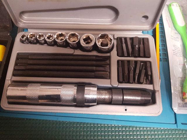 2  juegos de destornilladores