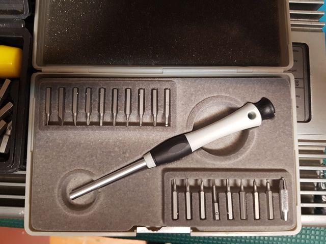 2 juegos de destornilladores