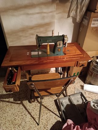 maquina de coser ALFA antigua