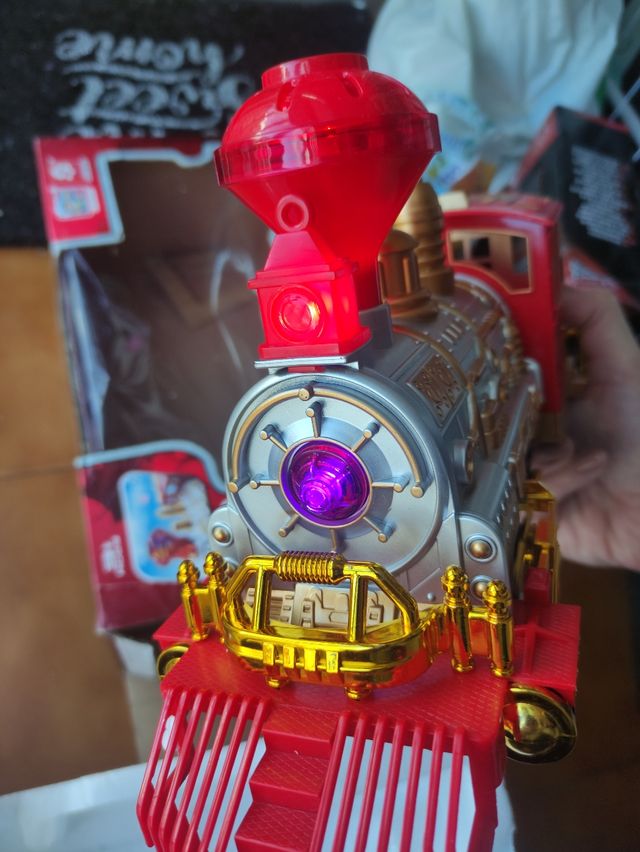 Tren clásico tiene luz y sonido