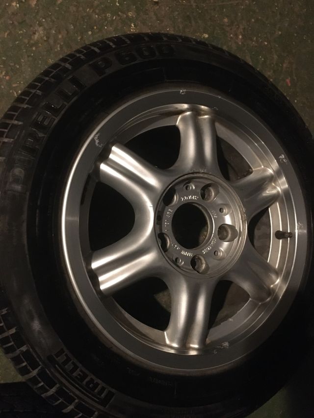 Llanta bmw e36  15 pulgadas 