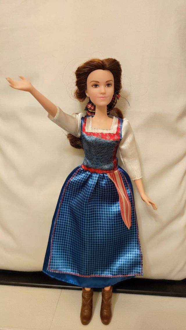 Barbie, la Bella y la bestia, campesina