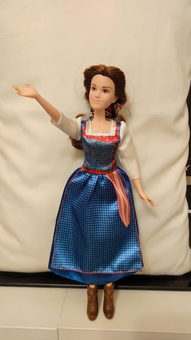 Barbie, la Bella y la bestia, campesina