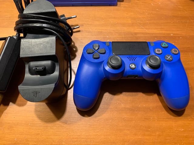 PS4 DE 1 TB + MANDO EXTRA+ CARGADOR DOBLE+ 10 JUEG