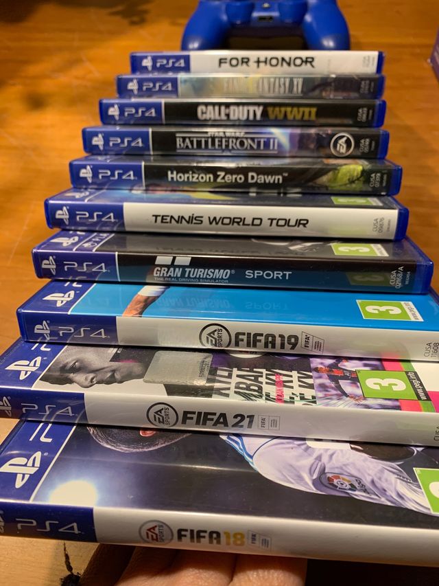 PS4 DE 1 TB + MANDO EXTRA+ CARGADOR DOBLE+ 10 JUEG