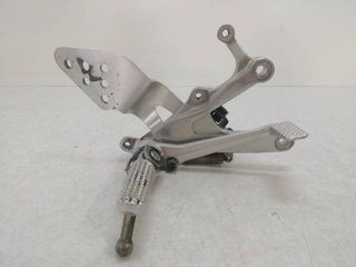 ESTRIBERA DELANTERA DCH. Yamaha R6 2002
