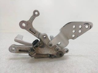 ESTRIBERA DELANTERA DCH. Yamaha R6 2002