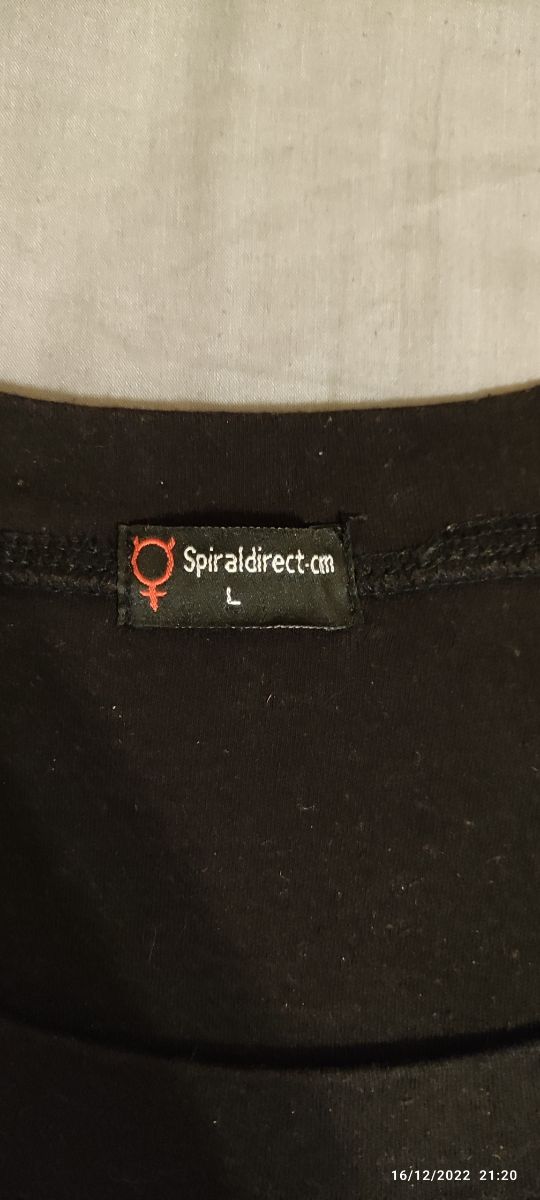 camiseta gótica con gato