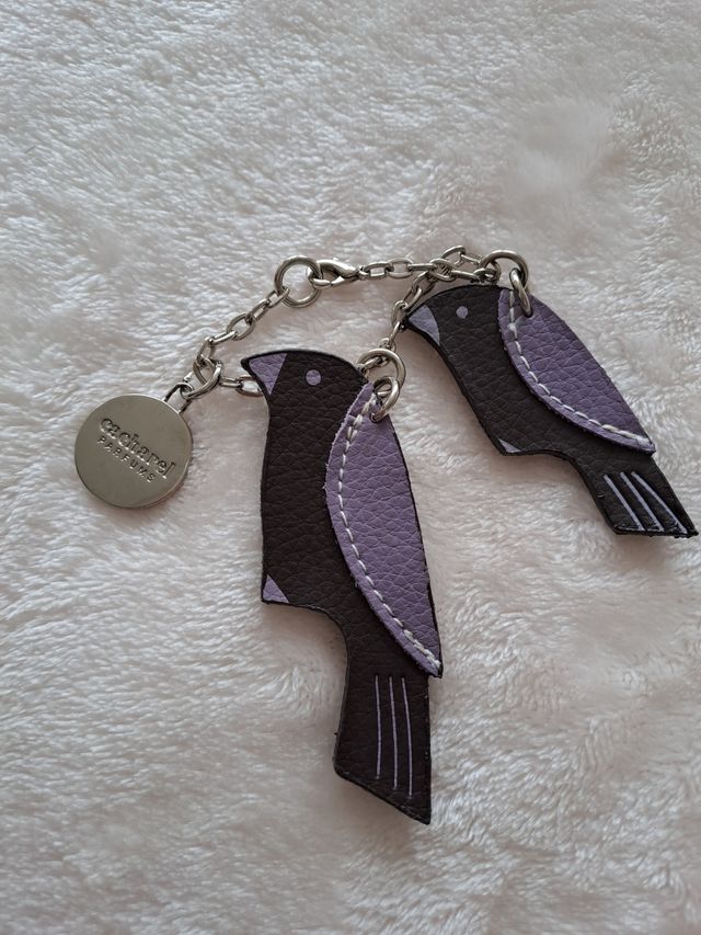 Cacharel, appendiabiti o ciondolo, uccelli