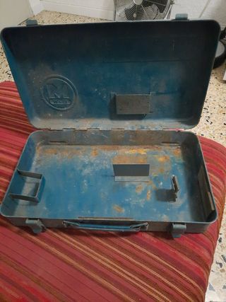 caja metálica de herramientas makita