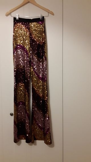 Pantalón de lentejuelas de Stradivarius (Talla S)