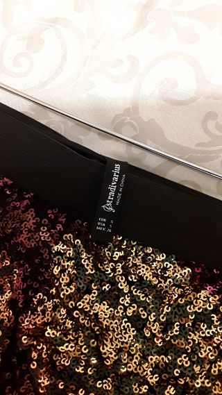 Pantalón de lentejuelas de Stradivarius (Talla S)