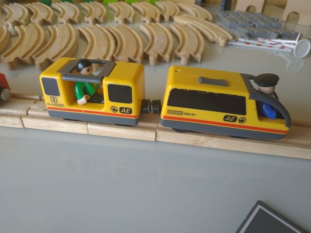 Joellfuner Set Da 80 Pezzi Binari Trenino Legno Con Dinosauri, Aerei E Treni – Compatibile Con Le Principali Marche, Regalo Per Bambini