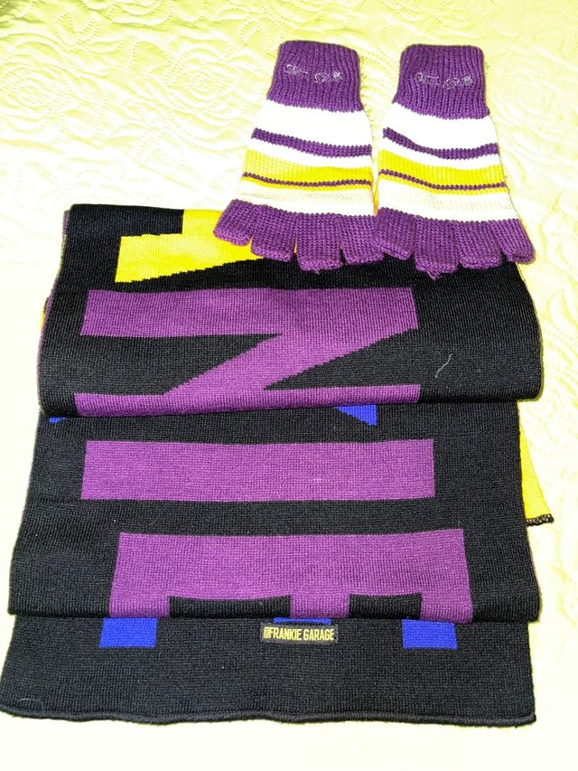 Sciarpa guanti lana Frankie Garage nuovi donna