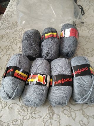 gomitoli di lana e cotone