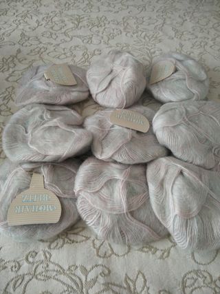 gomitoli di lana e cotone