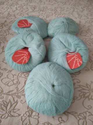 gomitoli di lana e cotone