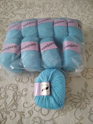 gomitoli di lana e cotone