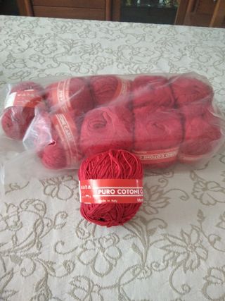 gomitoli di lana e cotone