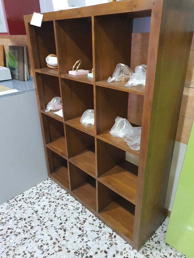 Estantería en madera de teka