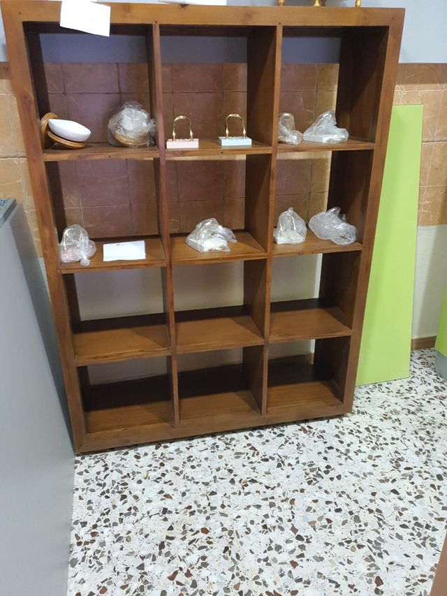 Estantería en madera de teka
