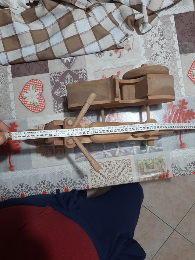 Modellino sidecar in legno fatto a mano