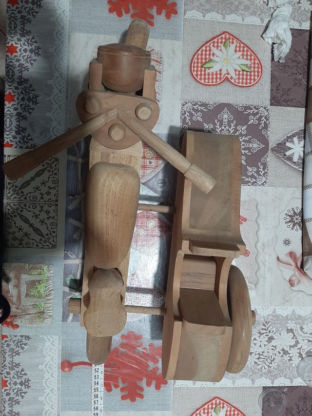 Modellino sidecar in legno fatto a mano