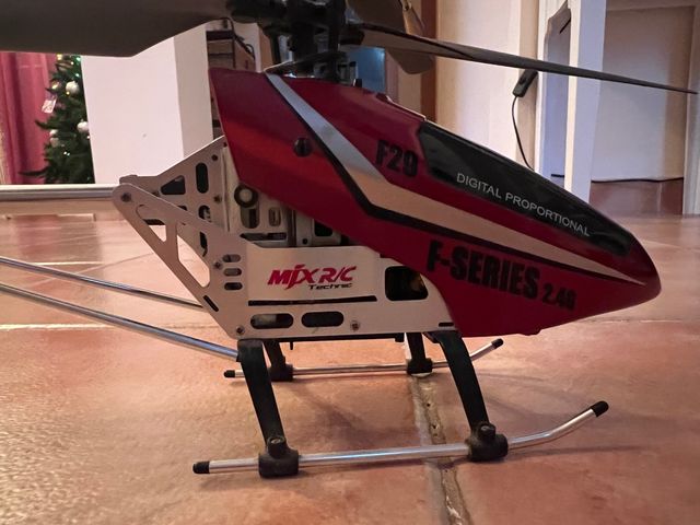 Helicóptero teledirigido