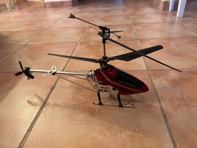 Helicóptero teledirigido