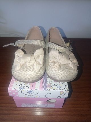 zapato beige niña número 22