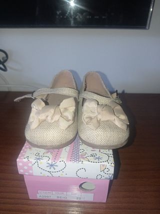 zapato beige niña número 22
