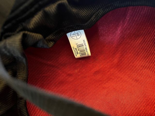 Dos cascos de hípica prácticamente nuevos