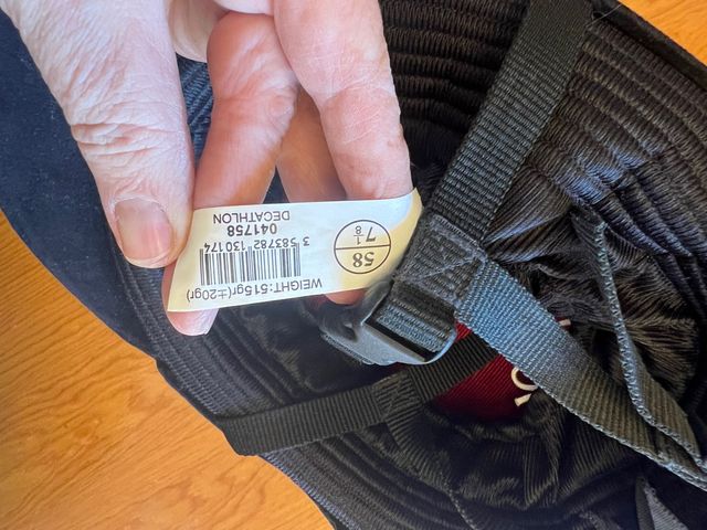 Dos cascos de hípica prácticamente nuevos