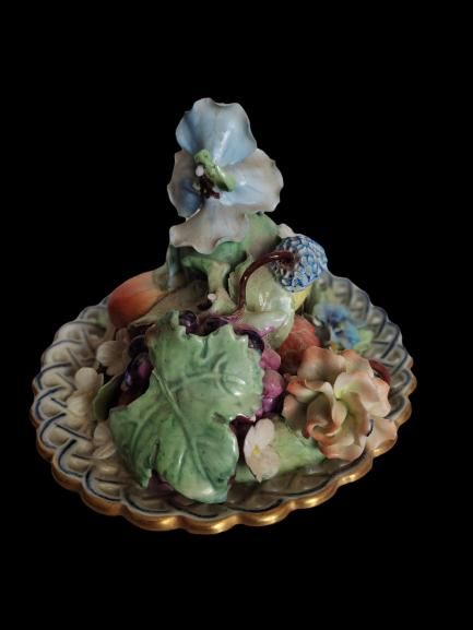 splendido centrotavolo in porcellana Capodimonte