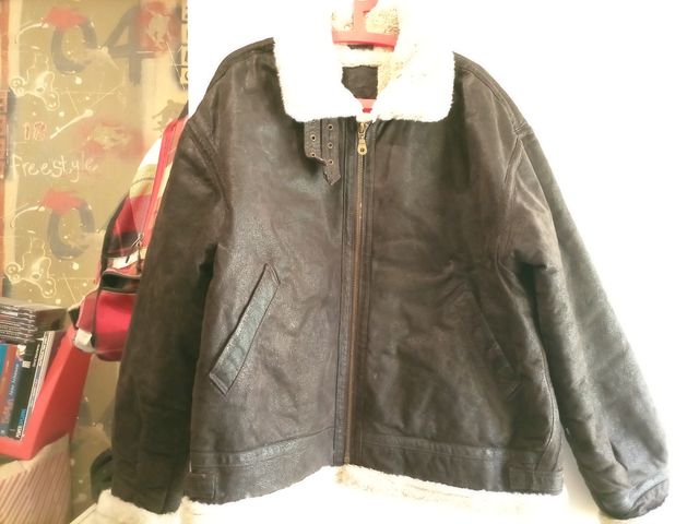 REBAJADO.Cazadora de piel con pelo por dentro