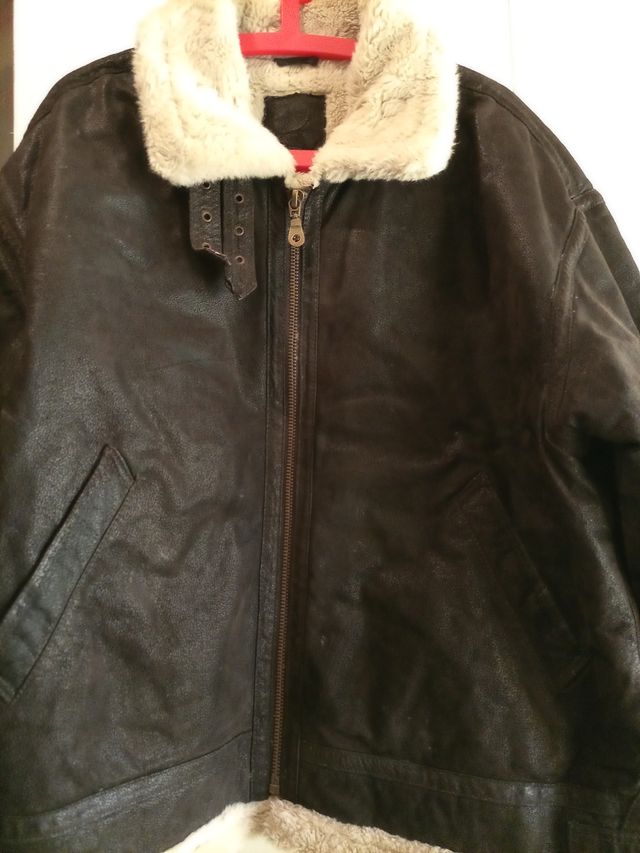REBAJADO.Cazadora de piel con pelo por dentro