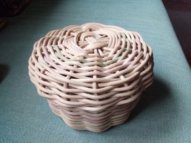 Caja de cestería trenzada
